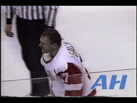 NHL Dec. 31, 1991 Gerard Gallant,DET v Stephen Leach,BOS Detroit Red Wings Boston Bruins