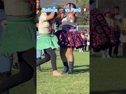 Boliviana se enfrenta a peruana en Anyarate Paruro cusco #tacanakuy #tradiciones #culturadiversa