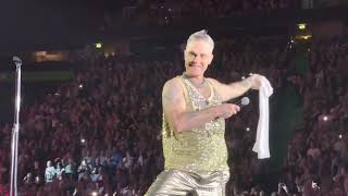 Robbie Williams - Manchester 22/10/2022 - hey wow wow yeah yeah and let me entertain you
