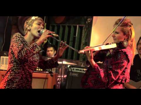 SUNDAY JAM WITH THE JAMIE WILSON TRIO feat HELGA & EVIE - Hallelujah in HD