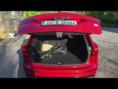 Volvo V60 2022 R DESIGN T6 4WD PHEV - Image 2