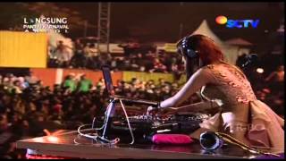 Download lagu SITI BADRIAH Live At Gempita 2014 (31-12-2013) Courtesy SCTV mp3 Download lagu SITI BADRIAH Live At Gempita 2014 (31-12-2013) Courtesy SCTV mp3