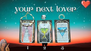 Who's coming towards you in love 💖 Tarot Pick a Card Reading 🔮