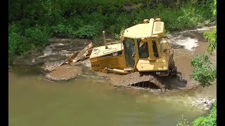Heavy Equipment Stuck in Mud | The Worst Excavator Recovery