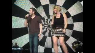 Bra thrown on stage during Phillip Phillips & Elise Testone - Somebody That I Used To Know