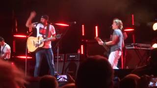 Luke Bryan and Keith Urban sing &quot;Fishin&#39; in the Dark&quot; at CMA Fest