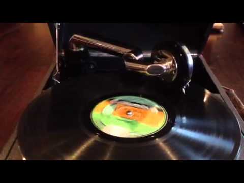 Columbia viva tonal portable 109A plays Paul Whiteman