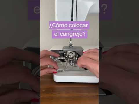 Part of a video titled ¿Cómo colocar el cangrejo en tu máquina de coser? - YouTube