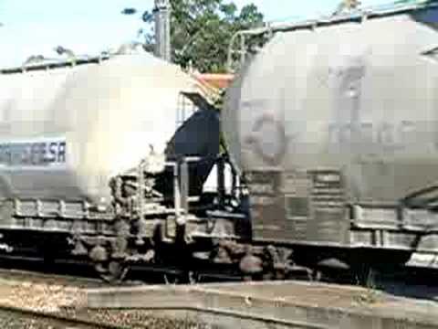 Poceirao, 2600 a puxar um mercadorias Comboio train