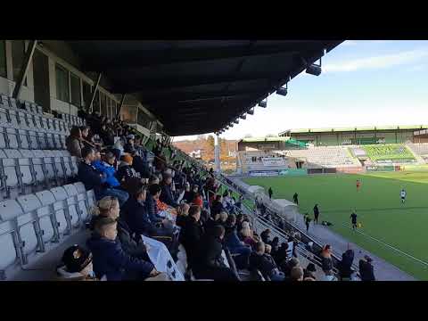 FK Eik Tønsberg supportere på AKA Arena mot Hønefoss BK i seriefinalen 30.10.2021
