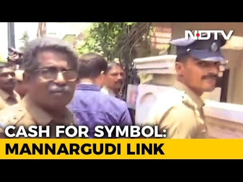 download lagu mp3 mp4 Mannargudi Mafia, download lagu Mannargudi Mafia gratis, unduh video klip Mannargudi Mafia