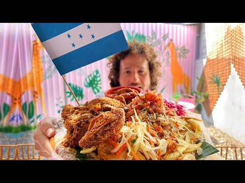 Trying street food in HONDURAS 🇭🇳🍗