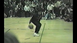 [分享] 35年前John Stockton在國小訓練營的影片