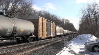 preview picture of video '[HD] Westbound CSX Mixed Manifest Train at Voorheesville, NY'