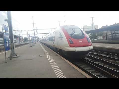 Abfahrt einer Doppeltraktion SBB RABDe 500 ICN in Aarau.