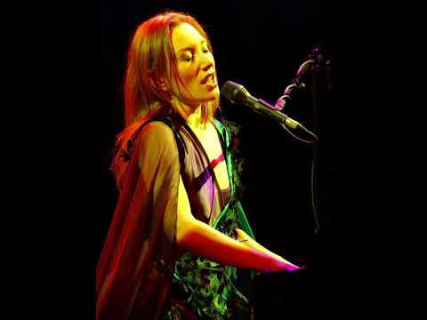 Tori Amos - ‘China’ (solo) live in Phoenix, Arizona (August 4, 2003)