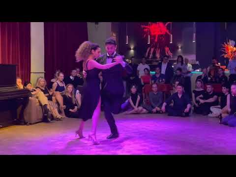 Onur Gümrükcü & Dilara Ögretmen - De Floreo