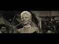 Peggy Lee sings "He needs me" in the movie "Pete Kelly's blues" 1955