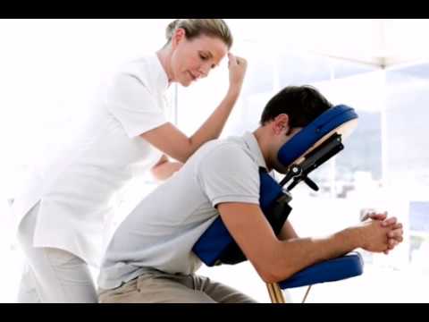 Aktivna masaža na stolu za spodbujanje zdravja zaposlenih v podjetju