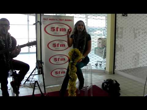 5 FM vo market TUS Veles - Natasa Malinkova&Dare 23.12.2012 - prv del
