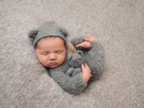 YouTube video about: When is the best time to take newborn photos?
