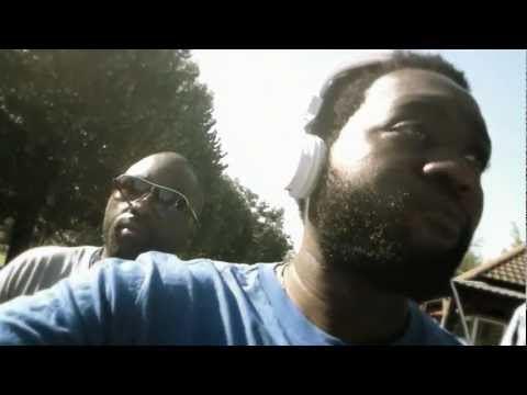 Zoxea - Showtime feat. Dany Dan et Melopheelo Pour TRASH92.COM