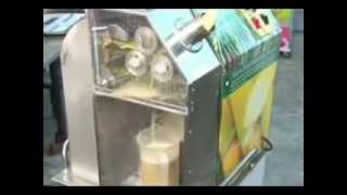 preview picture of video 'Sugarcane juice extractor'