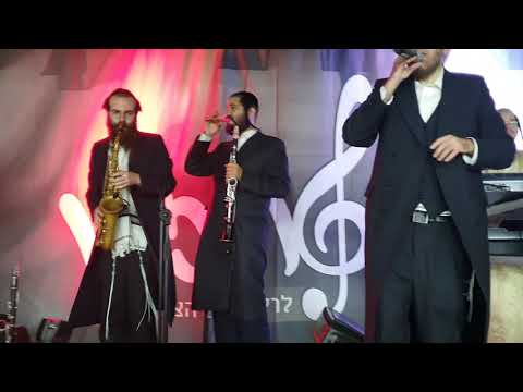 כוכב החדש י. יוסף אייזן מקפיץ בחתונה עם אהרלע סמט . בלטי.צוקר.הלביץ