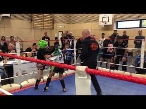 2016-10-22 SDM der ISKA Tyler Felde Viertelfinale K1 Sparring- 39Kg- Sugambrer Fightclub