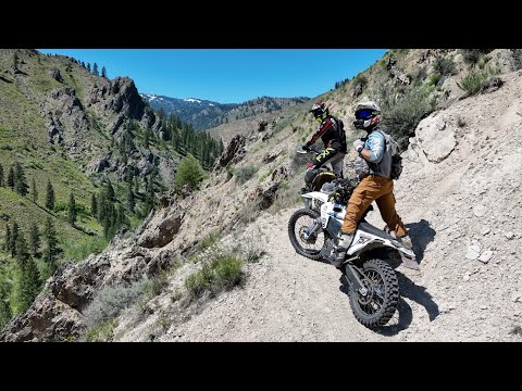 Erkundung eines abgelegenen Canyon-Pfades in den westlichen Rocky Mountains