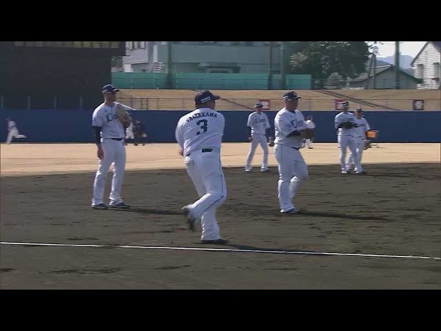 【春季キャンプ】まさに獅子奮迅!? ライオンズ・山川穂高が久しぶりのサード守備に奮闘!! 2023年2月8日 埼玉西武ライオンズ