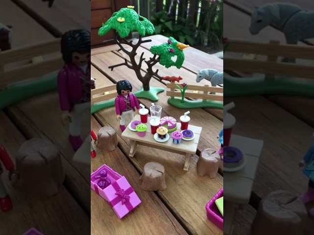 Vídeo relacionado con PLAYMOBIL Country 70997Fiesta de Cumpleaños en la Granja de Ponis, Juguetes para niños a Partir de 4 años
