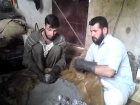 تصنيع القنابل اليدوية من قبل كتيبة أسود السنة في مدينة البوكمال