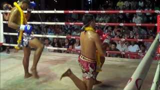preview picture of video 'Rawai Fight Night 2012 Chanak Ek Saktwin vs Robert Tiger Muay Thai'