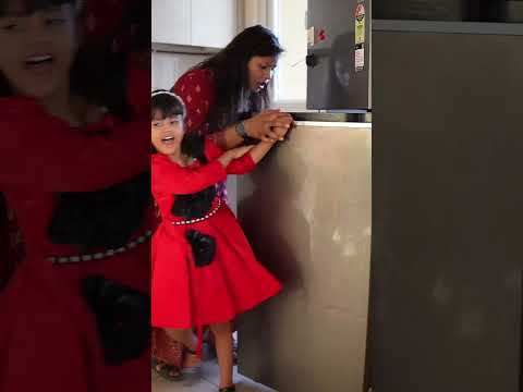 Mama rescues her stuck hand on the fridge😱🤣 Tom&Jerry #shorts