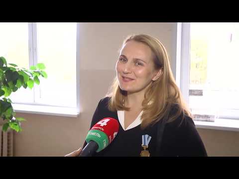 Многодетных матерей поздравили в роддоме видео