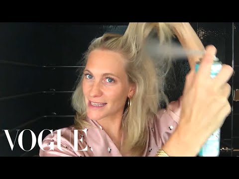 ポピー・デレヴィングンのフレッシュな顔の輝きへのガイド｜美容の秘密｜ヴォーグ (Poppy Delevingne’s Guide to a Fresh-Faced Glow | Beauty Secrets | Vogue)