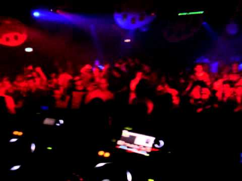 Sean Tyas Playing John O'Callaghan vs Neptune Project -  Rhea @  the Gallery