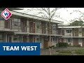 82-jarige betrapt meisjes in huis en wordt omver geduwd - Team West