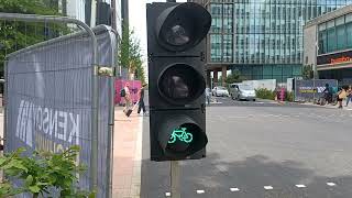 British Traffic light Tempe Peek led 1x3 in Stratford City,  London - Part 2/2