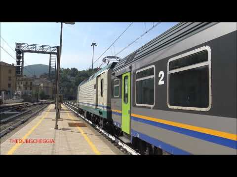 E.464 LA PARTENZA DEL REGIONALE DALLE STAZIONE DI RONCO SCRIVIA. (GE) SAB. 12 - 6 - 2021.