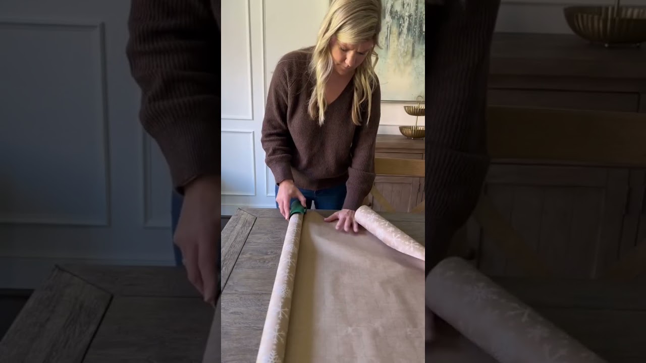 Christmas Gift Wrap Must Have #giftwrapping #giftwrappingideas #christmashacks #holidayhacks