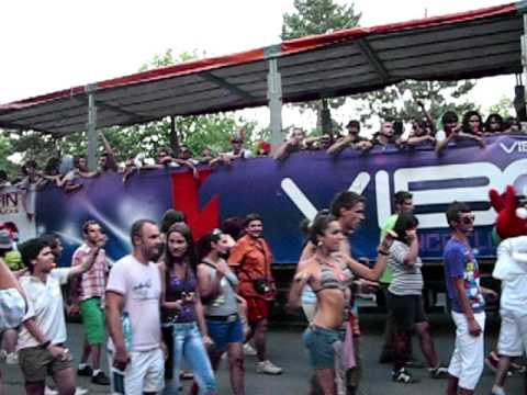 Liberty Parade 2009 trucks passing by Sunquest hotel, Venus
