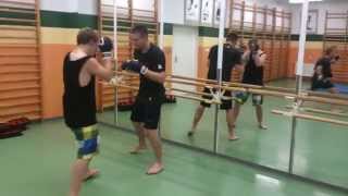 preview picture of video 'MMA TEAM GRÓJEC trening stójka początki...'