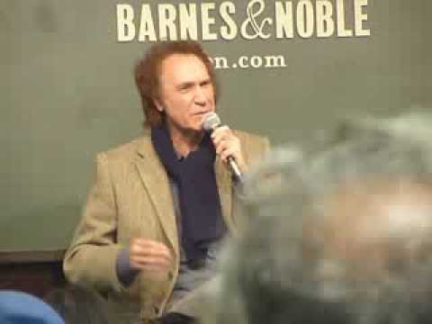 Ray Davies - Talks of Chris Blackwell (Island Records) - Barnes and Noble Book Signing 10/25/13