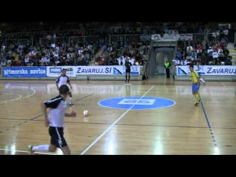 futsal.si: 2000 gledalcev na tekmi KMN Tomi Press Bronx - KMN Izola (29.10. 2010)