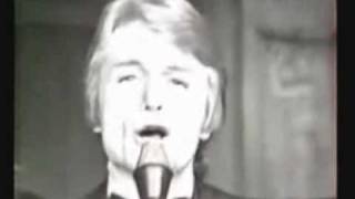 £ ... E La Musica Suonava - Claude François ( Un monde de musique ) - CLIP