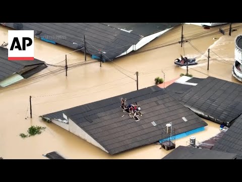 Dramatic moment family hit by south Thailand flooding rescued from rooftop