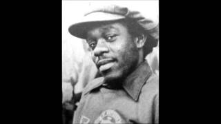 DENNIS BROWN - GROOVING OUT ON LIFE