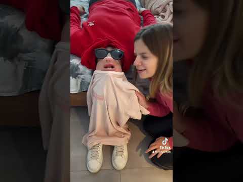 MATTI DIVENTA UNO GNOMO CANTANTE - Ninna e Matti Shorts